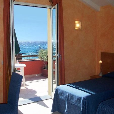 Acqua Di Mare Bed & Breakfast Bordighera Ngoại thất bức ảnh